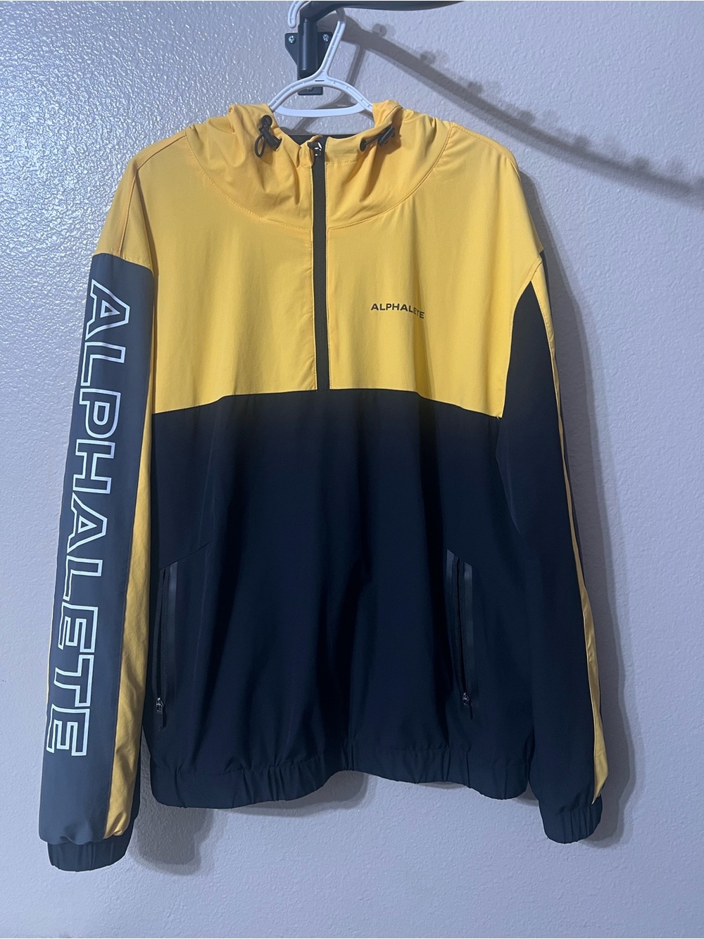 Alphalete Yellow and Black Half-Zip Windbreaker pullover Jacket. GUC